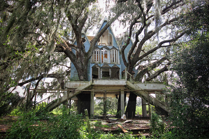 Abandoned Victorian Treehouse, South East Florida, USA