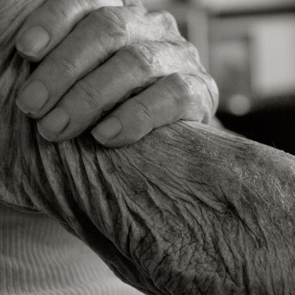 aged-human-body-100-years-old-centenarians-anastasia-pottinger-8