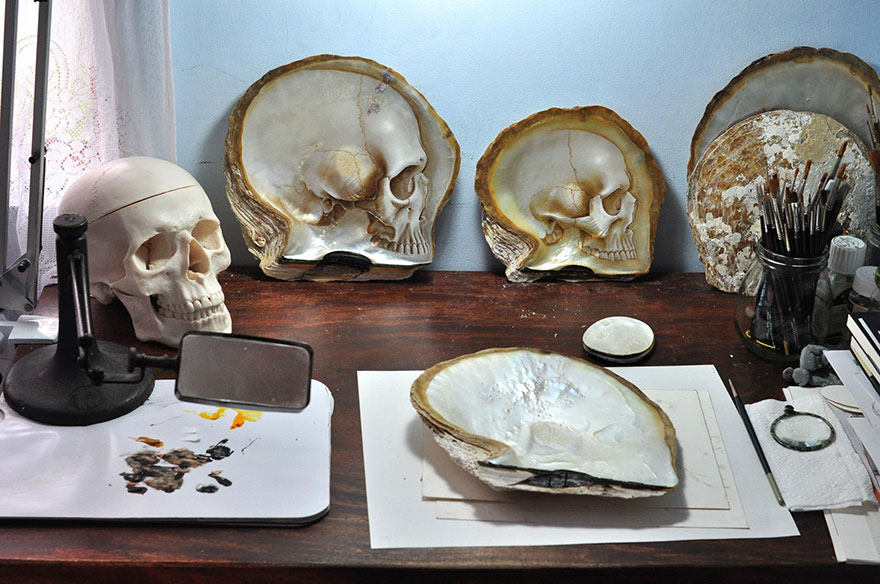 mother-of-pearl-shell-skull-carving-gregory-halili-5
