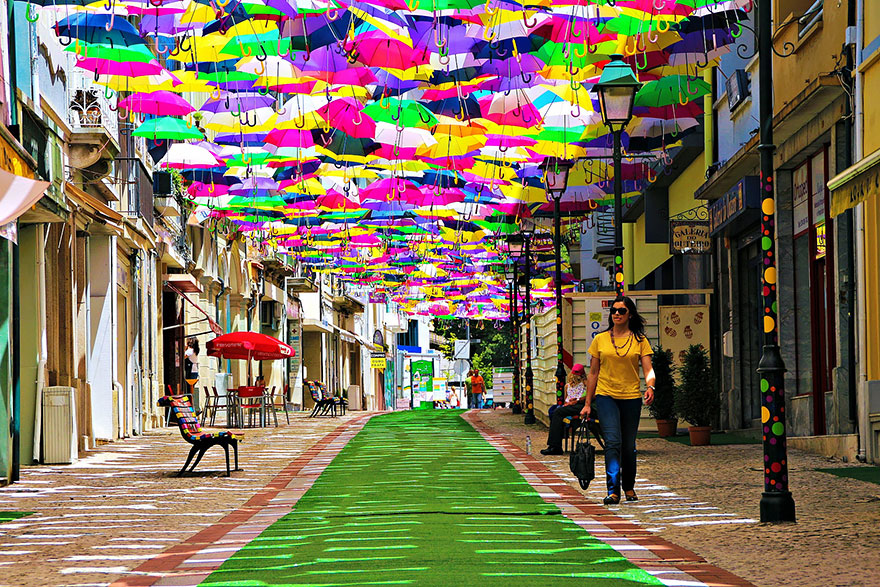 floating-umbrellas-agueda-portugal-2014-1