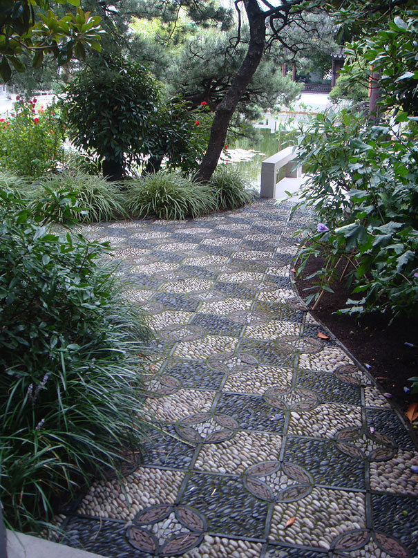 garden-pebble-stone-paths-10