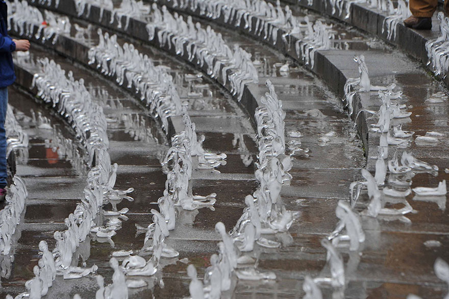 minimum-monument-ice-sculptures-first-world-war-commemoration-nele-azevedo-11