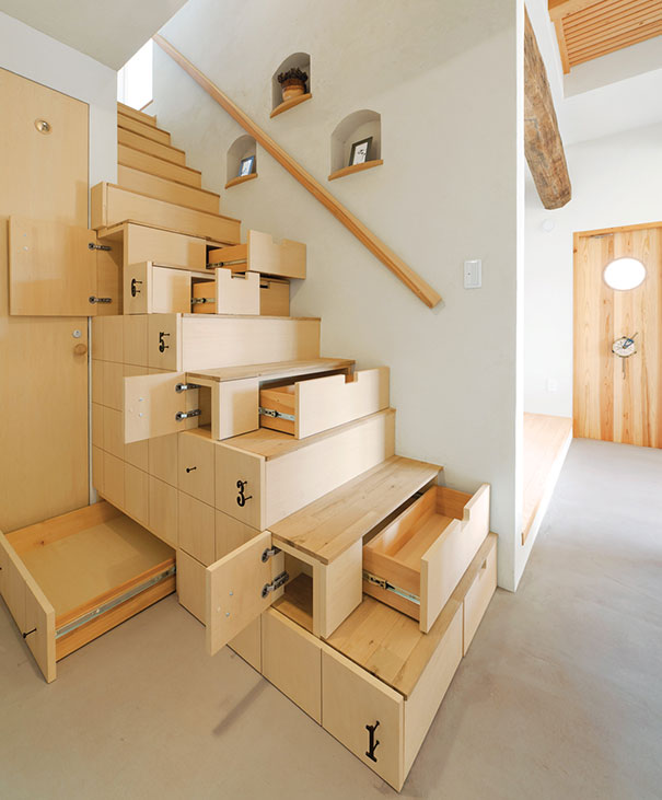 Stairs With Drawers And Shelves