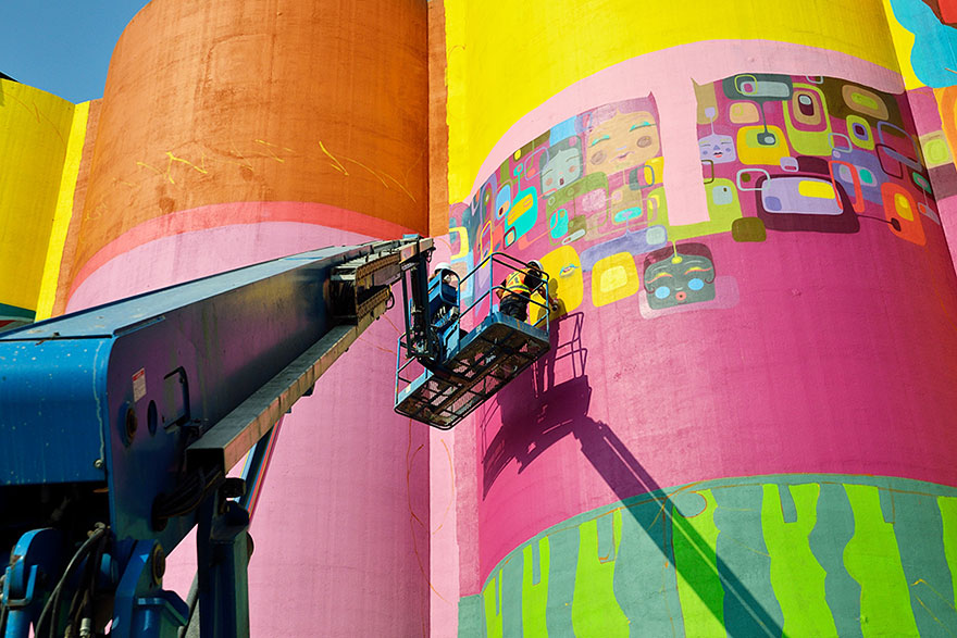 giants-graffiti-industrial-silos-os-gemeos-10
