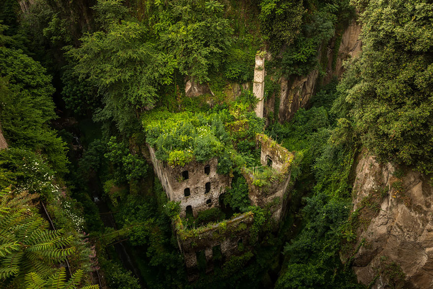 diaforetiko.gr : nature reclaiming abandoned places 19 20 ΜΑΓΕΥΤΙΚΕΣ στιγμές, που η ΦΥΣΗ νίκησε τον πολιτισμό! Υπέροχες εικόνες…