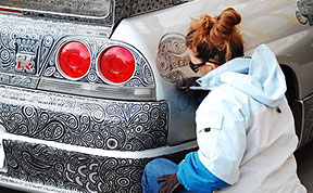 Guy Lets His Artist Wife Doodle With Sharpie Pen On His Nissan Skyline GTR