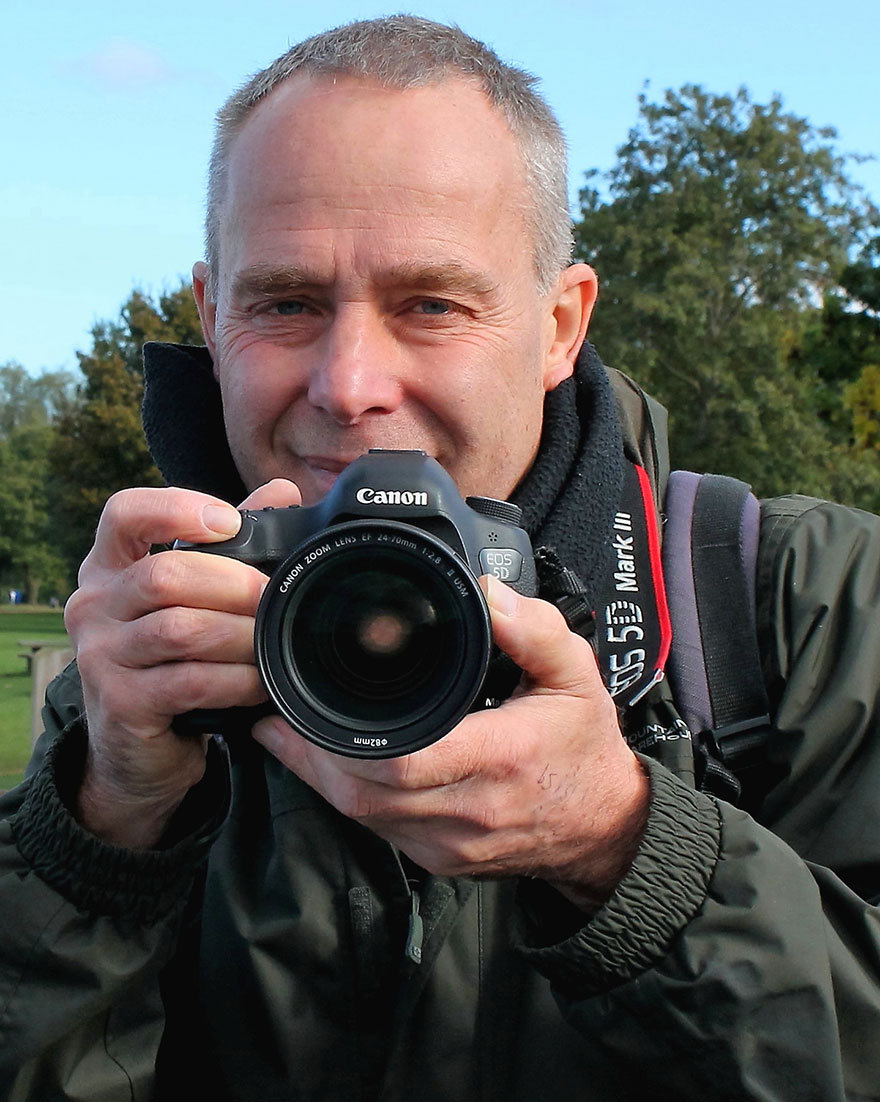 Photographer Tracked Down People He Captured On Film About 40 Years Ago To Recreate Their Photos Years Later (30 New Pics)