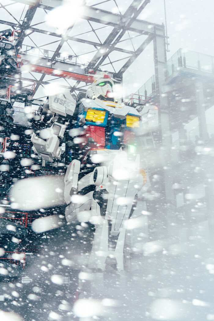 I Took Pictures Of The Gundam Starting Up In The Very Middle Of A Snowstorm (15 Pics)