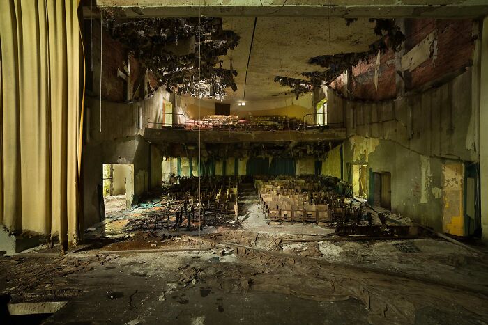 I Travel The Various Countries To Capture The Remains Of Abandoned Theaters (28 Pics)