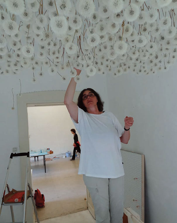 2,000 Suspended Dandelions by Regine Ramseier 2,000 Suspended Dandelions by Regine Ramseier
