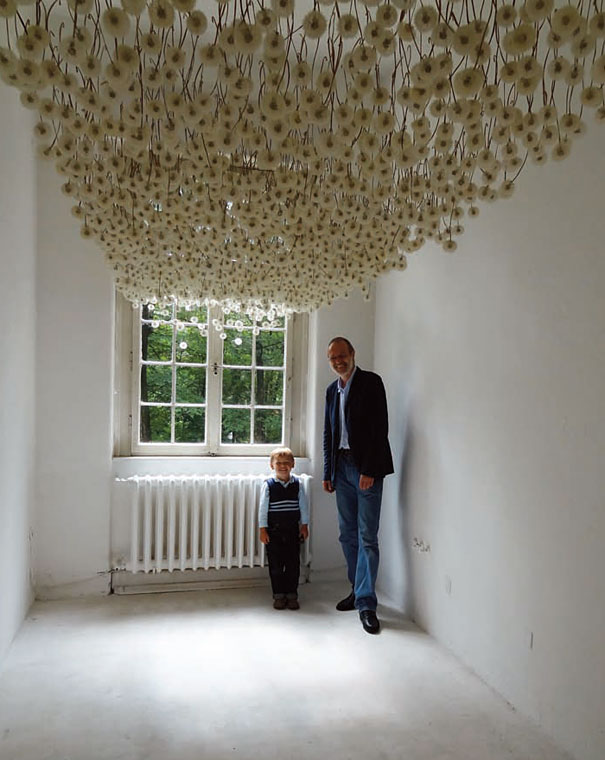 2,000 Suspended Dandelions by Regine Ramseier 2,000 Suspended Dandelions by Regine Ramseier