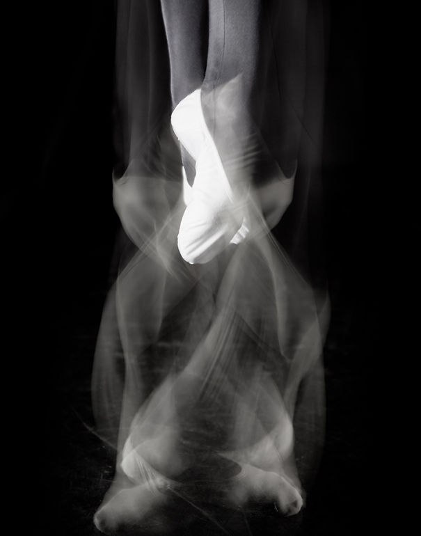 14 Long-Exposure Photographs Showing Ballet Dancers Slicing Through Space 14 Long-Exposure Photographs Showing Ballet Dancers Slicing Through Space