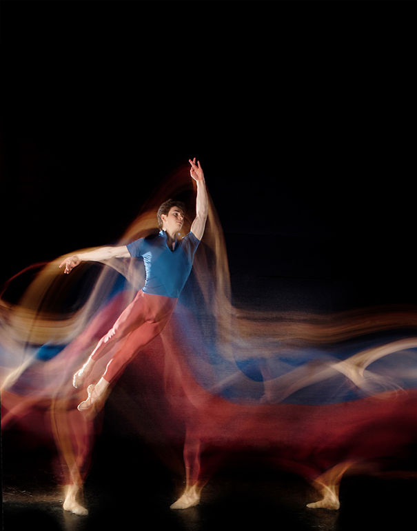 14 Long-Exposure Photographs Showing Ballet Dancers Slicing Through Space 14 Long-Exposure Photographs Showing Ballet Dancers Slicing Through Space