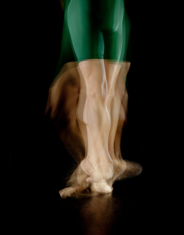 14 Long-Exposure Photographs Showing Ballet Dancers Slicing Through Space 14 Long-Exposure Photographs Showing Ballet Dancers Slicing Through Space