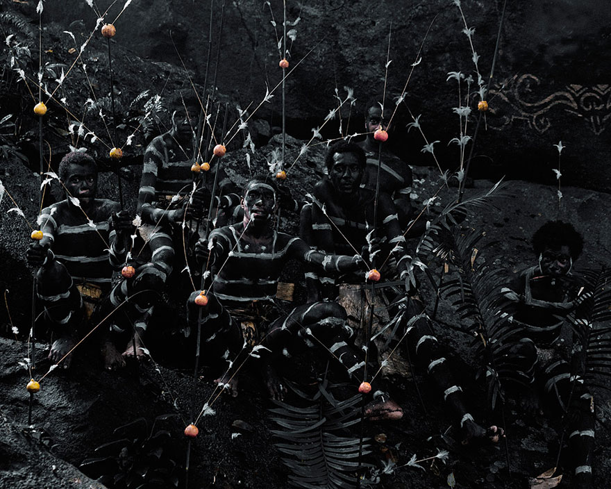 Stunning Portraits Of The World's Remotest Tribes Before They Pass Away (46 pics) Stunning Portraits Of The World's Remotest Tribes Before They Pass Away (46 pics)