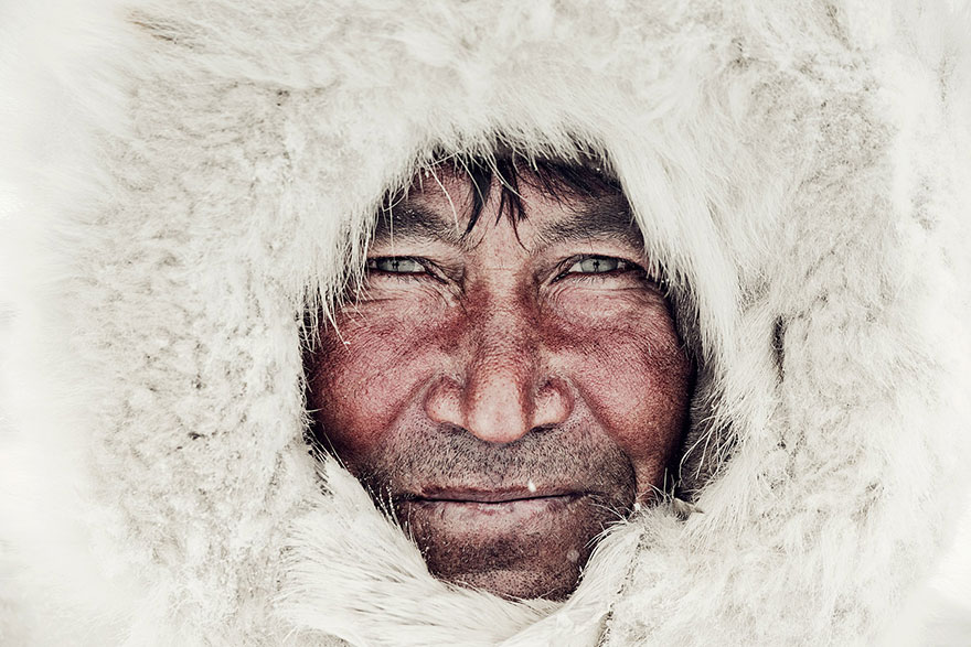 Stunning Portraits Of The World's Remotest Tribes Before They Pass Away (46 pics) Stunning Portraits Of The World's Remotest Tribes Before They Pass Away (46 pics)