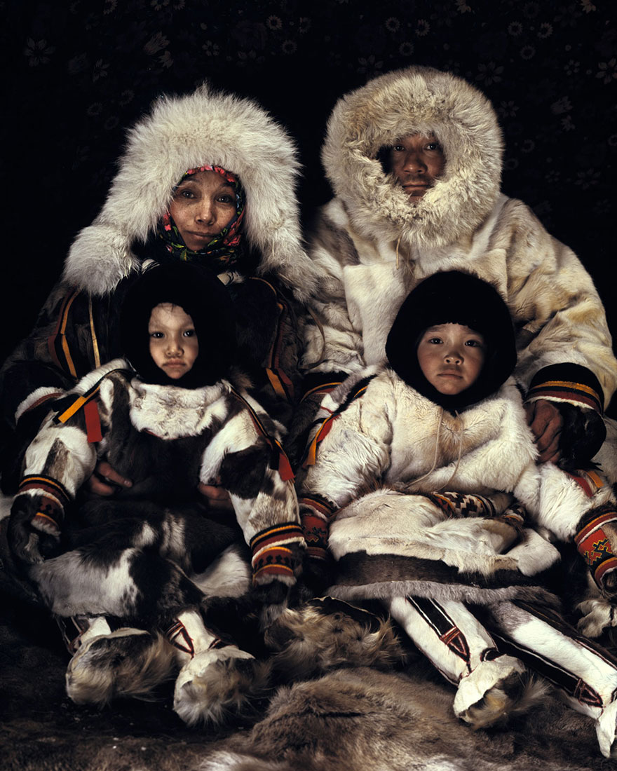 Stunning Portraits Of The World's Remotest Tribes Before They Pass Away (46 pics) Stunning Portraits Of The World's Remotest Tribes Before They Pass Away (46 pics)
