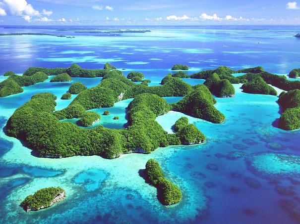 National Geographic Traveler: World&acute;s 111 Best Island Destinations. 