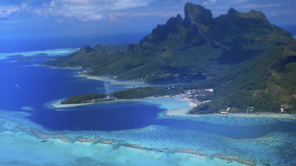 National Geographic Traveler: World&acute;s 111 Best Island Destinations. 