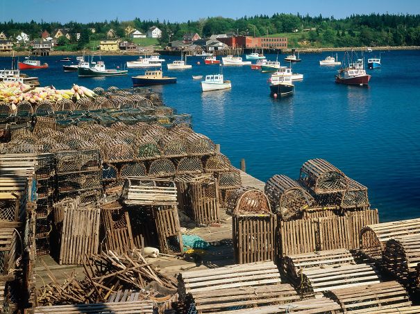 National Geographic Traveler: World&acute;s 111 Best Island Destinations. 