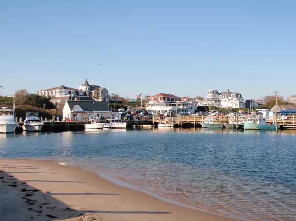 National Geographic Traveler: World&acute;s 111 Best Island Destinations. 