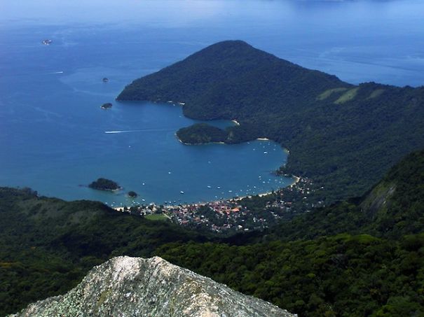 National Geographic Traveler: World&acute;s 111 Best Island Destinations. 