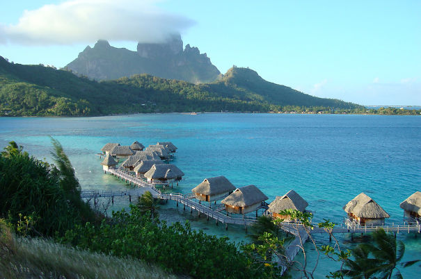 National Geographic Traveler: World&acute;s 111 Best Island Destinations. 