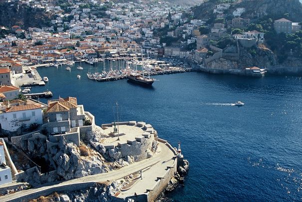 National Geographic Traveler: World&acute;s 111 Best Island Destinations. 