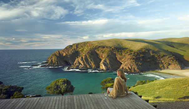 National Geographic Traveler: World&acute;s 111 Best Island Destinations. 