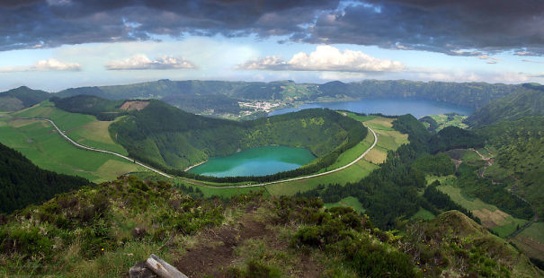 National Geographic Traveler: World&acute;s 111 Best Island Destinations. 