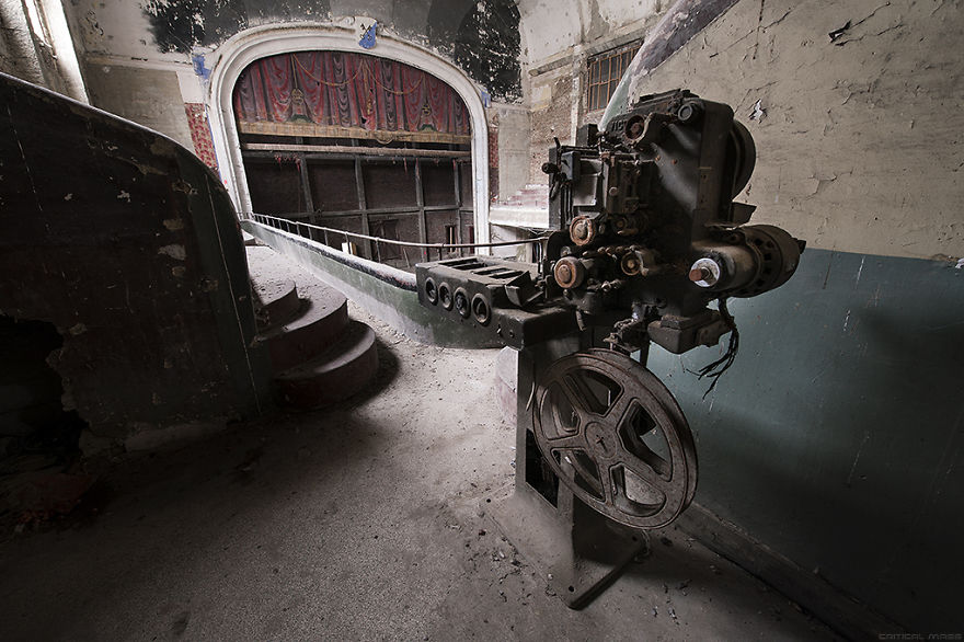 A Country Left In Ruins: Pictures Of Belgium's Abandoned Places (21 pics)