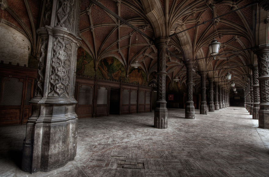 A Country Left In Ruins: Pictures Of Belgium's Abandoned Places (21 pics) A Country Left In Ruins: Pictures Of Belgium's Abandoned Places (21 pics)