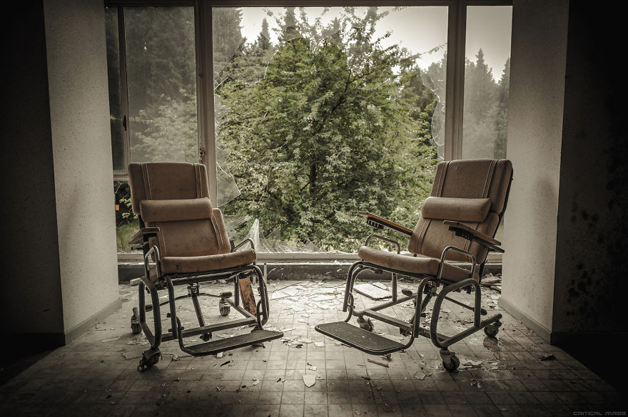 A Country Left In Ruins: Pictures Of Belgium's Abandoned Places (21 pics) A Country Left In Ruins: Pictures Of Belgium's Abandoned Places (21 pics)