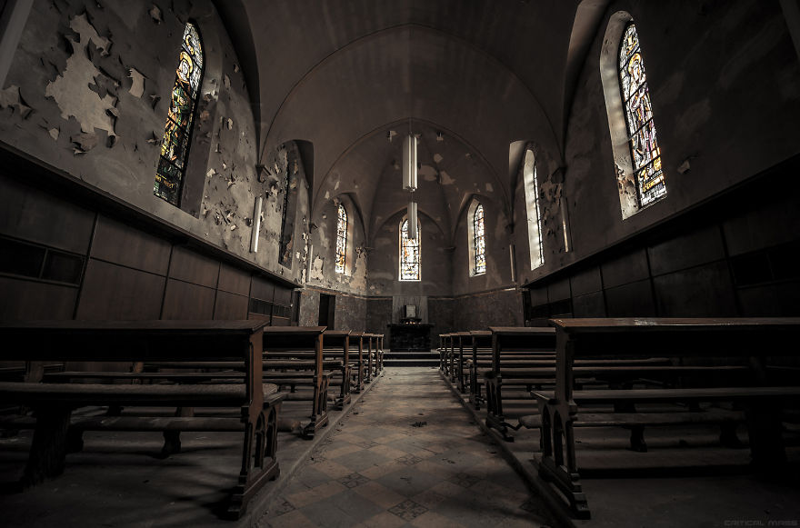 A Country Left In Ruins: Pictures Of Belgium's Abandoned Places (21 pics)