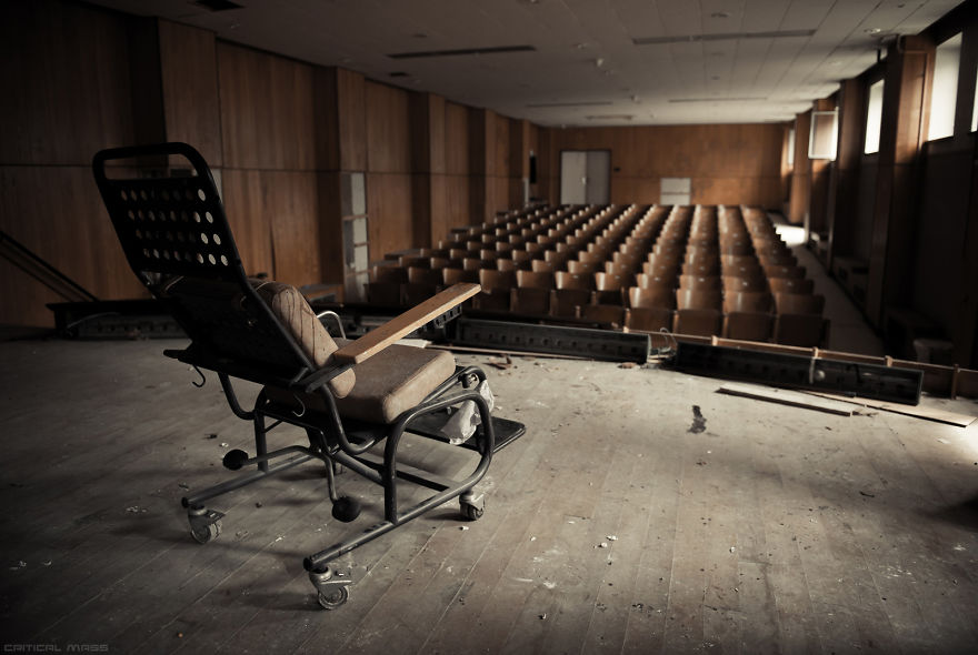 A Country Left In Ruins: Pictures Of Belgium's Abandoned Places (21 pics) A Country Left In Ruins: Pictures Of Belgium's Abandoned Places (21 pics)