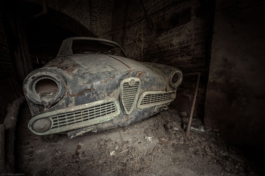 A Country Left In Ruins: Pictures Of Belgium's Abandoned Places (21 pics)