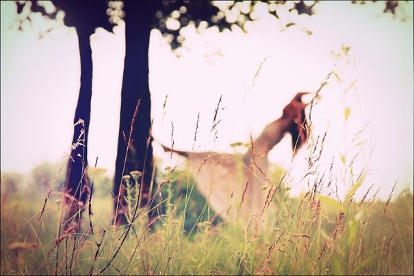 25 Photos Of Women And Nature