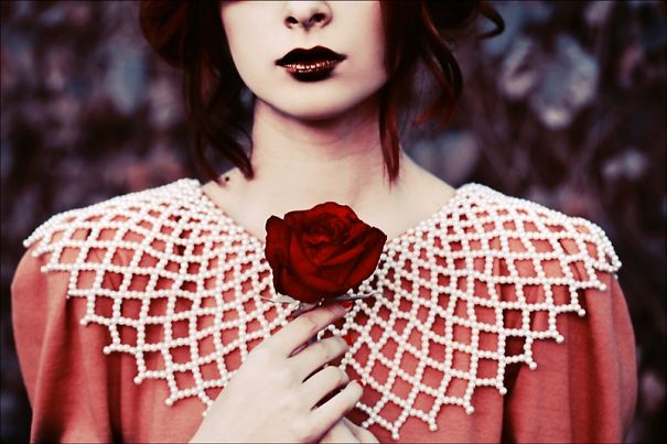 25 Photos Of Women And Nature