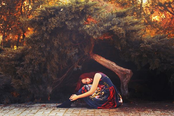 25 Photos Of Women And Nature