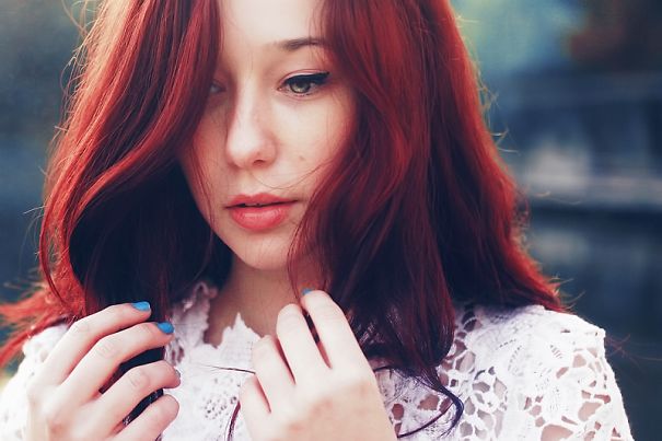 25 Photos Of Women And Nature