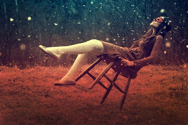 25 Photos Of Women And Nature