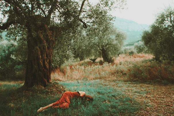 25 Photos Of Women And Nature