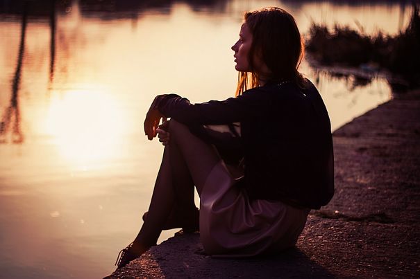 25 Photos Of Women And Nature