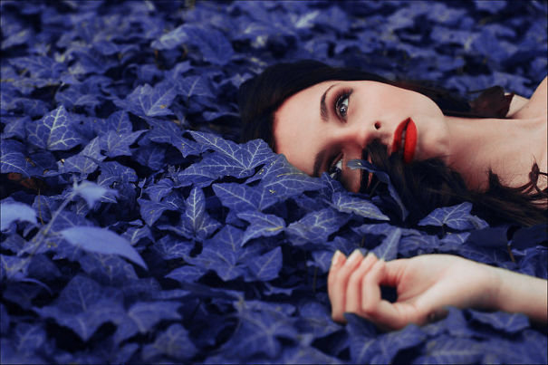 25 Photos Of Women And Nature