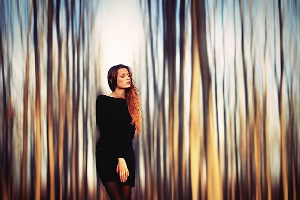 25 Photos Of Women And Nature