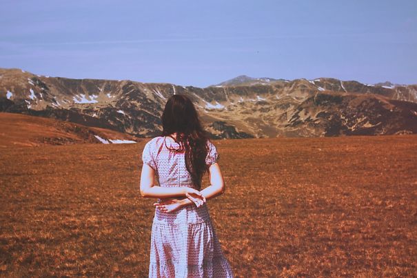 25 Photos Of Women And Nature