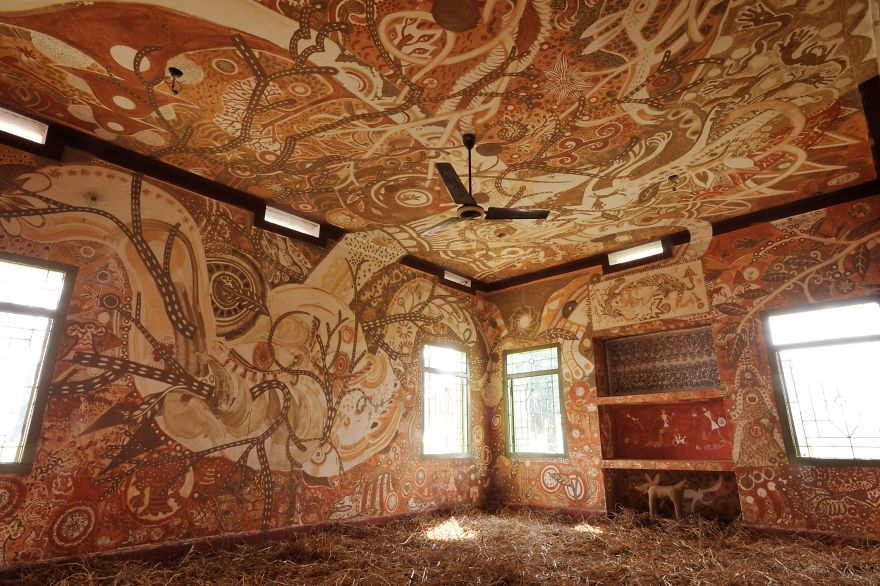 Artist Creates Intricate Mud Paintings On School Walls To Bring Art Into Villager Children's Lives Artist Creates Intricate Mud Paintings On School Walls To Bring Art Into Villager Children's Lives