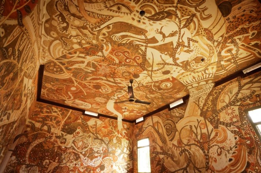 Artist Creates Intricate Mud Paintings On School Walls To Bring Art Into Villager Children's Lives Artist Creates Intricate Mud Paintings On School Walls To Bring Art Into Villager Children's Lives