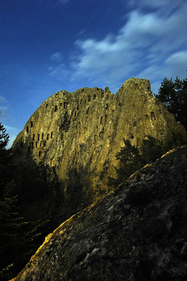 Photographs Of Mystical Rock Niches Reveal New Objects For Science Photographs Of Mystical Rock Niches Reveal New Objects For Science