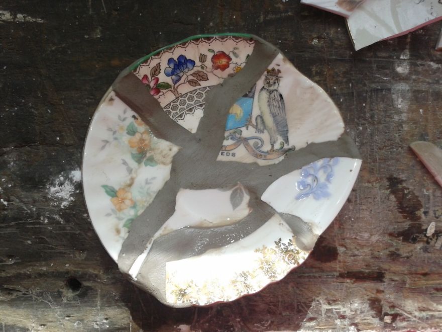 I Break-up And Re-build Pottery From Charity Shops I Break-up And Re-build Pottery From Charity Shops